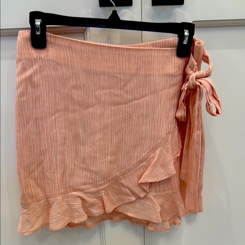 Line & Dot Revolve Pink Ribbed Ruffle Wrap Mini Skirt Size S NWT - Picture 6 of 6
